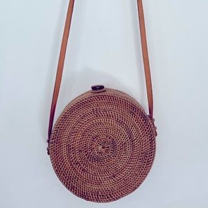 Round wicker purse